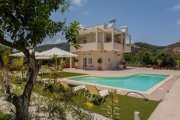 Episkopi bei Chania Kreta, Episkopi: Villa mit Pool und 2 Apartments nahe Chania zu verkaufen Haus kaufen